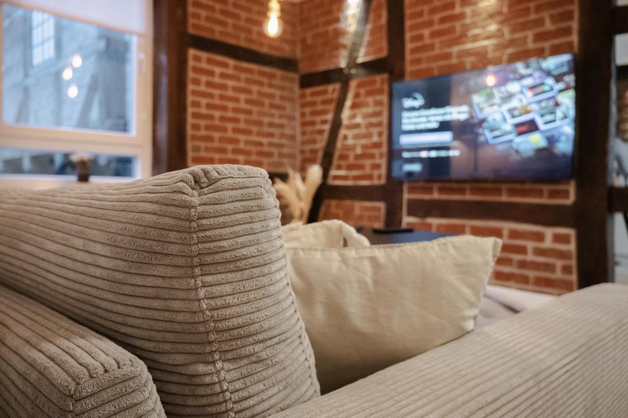 Jasta Homes Altstadt, Zentral, Ueberdachter Parkplatz, Netflix, Vollausstattung, Loft, Modern Und Komfort Hamelin Exterior foto