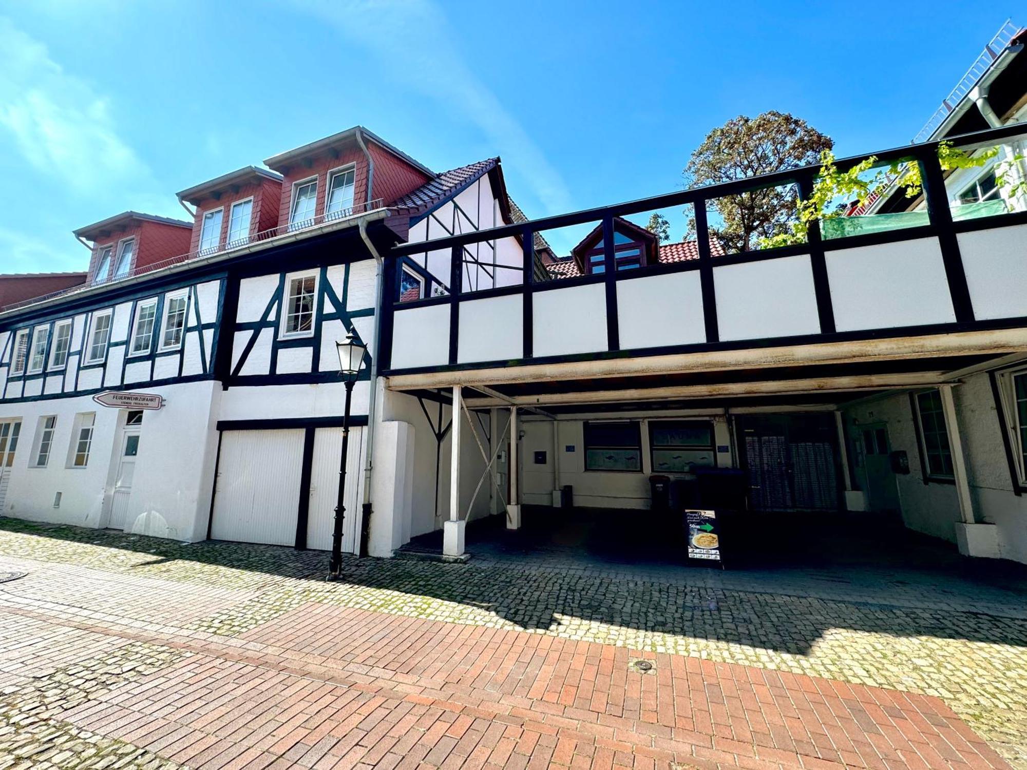 Jasta Homes Altstadt, Zentral, Ueberdachter Parkplatz, Netflix, Vollausstattung, Loft, Modern Und Komfort Hamelin Exterior foto